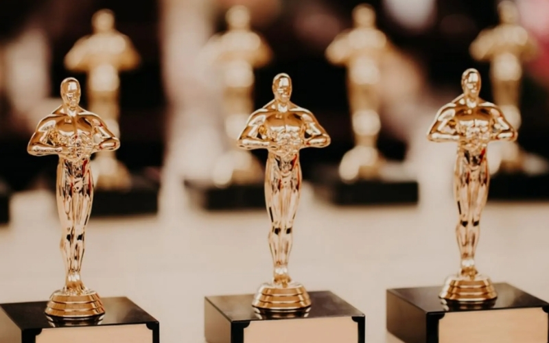 Phân tích tác động của các giải thưởng lớn đến doanh thu của nghệ sĩ