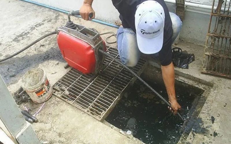 Thông cống nghẹt là gì? Vì sao cần xử lý kịp thời?