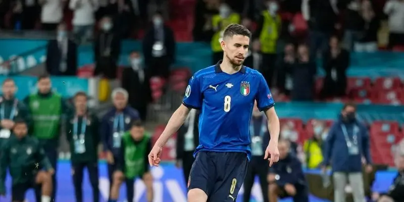 Jorginho điều tiết nhịp đấu