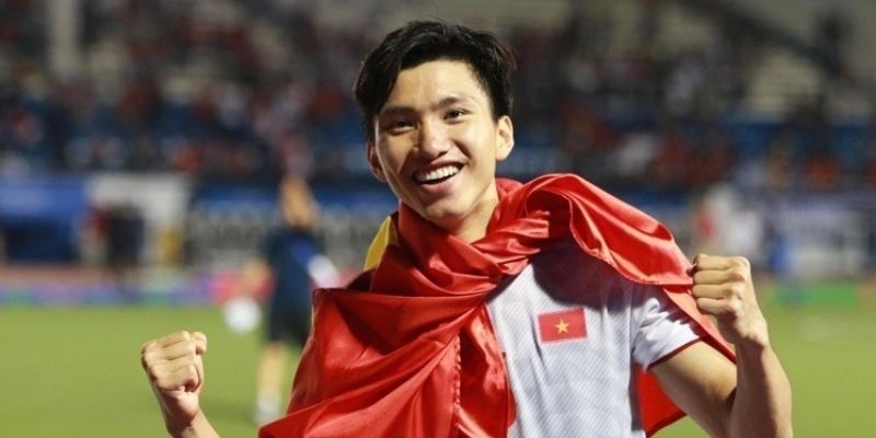 Một cầu thủ gốc Việt đang ăn mừng sau khi ghi bàn