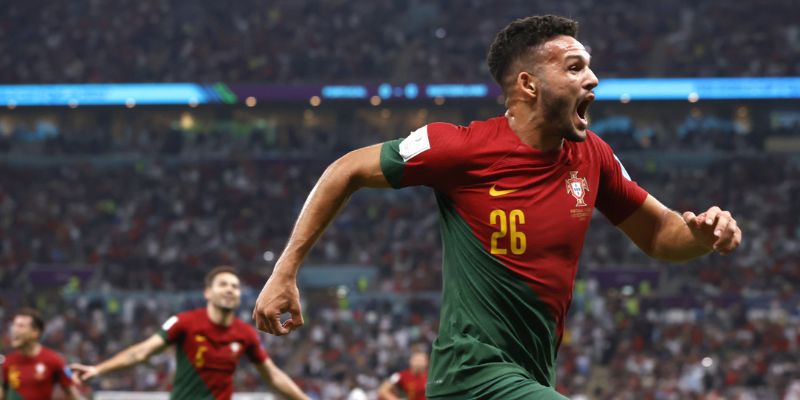 Gonçalo Ramos là điểm chạm khi áp sát vòng cấm đối phương