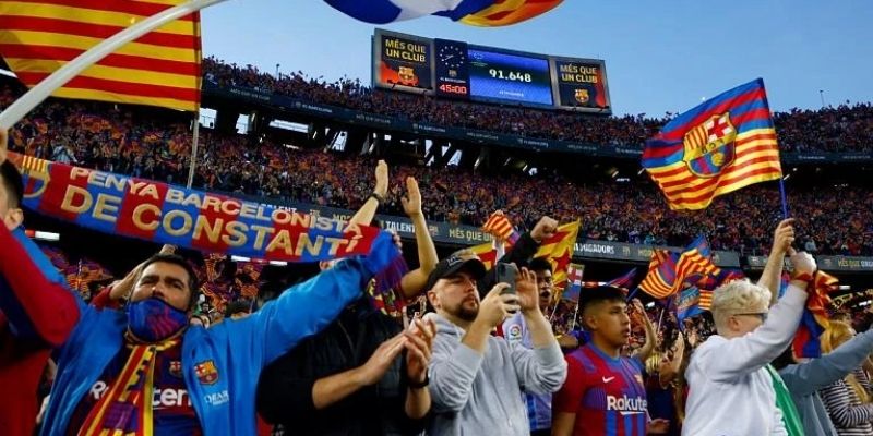 Camp Nou trở thành biểu tượng đoàn kết của fan Barcelona