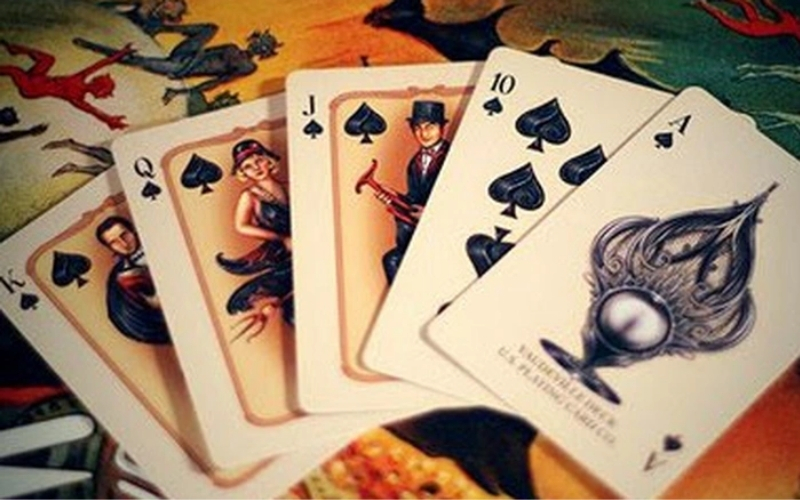 Tại sao giới thượng lưu săn lùng bộ bài xa xỉ